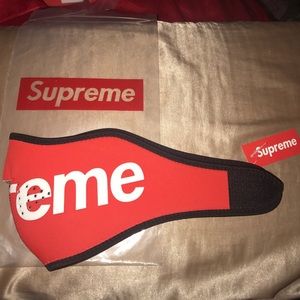 SUPREME FACE MASK